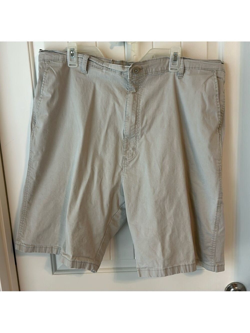 Wrangler Men’s Sand Color Shorts size 42 regular 98% cotton, 2% Spandex